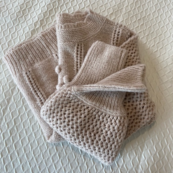 E & M long sleeve loose knit lightweight pull over sweater. Natural/beige. Large - Picture 9 of 13